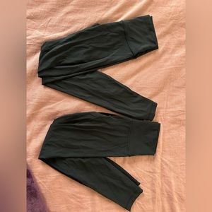Size 2. Lululemon wunder under leggings